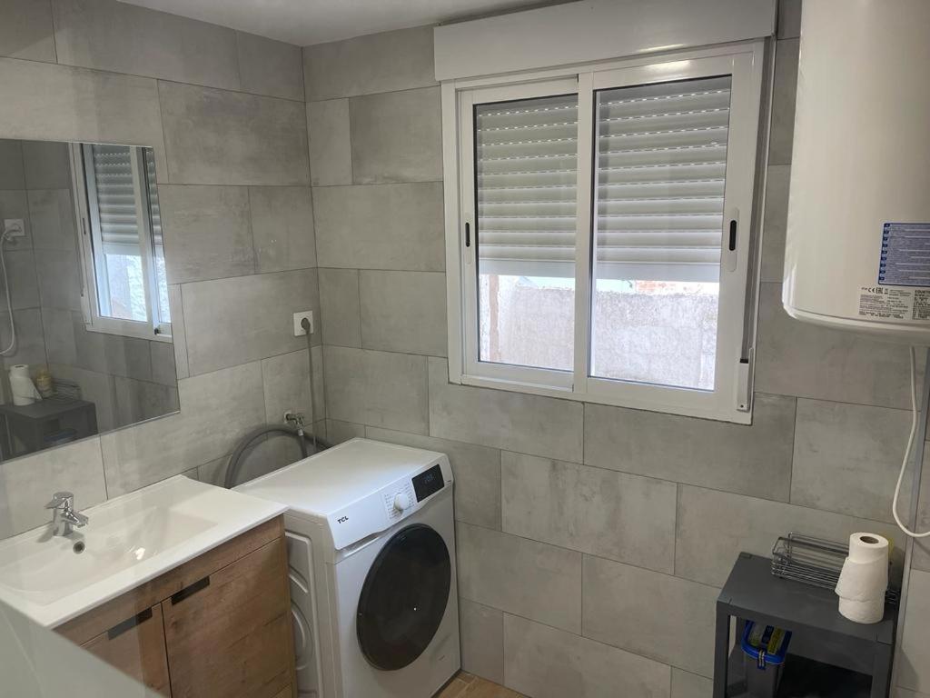Bel Appartement Roses Plage Exterior photo